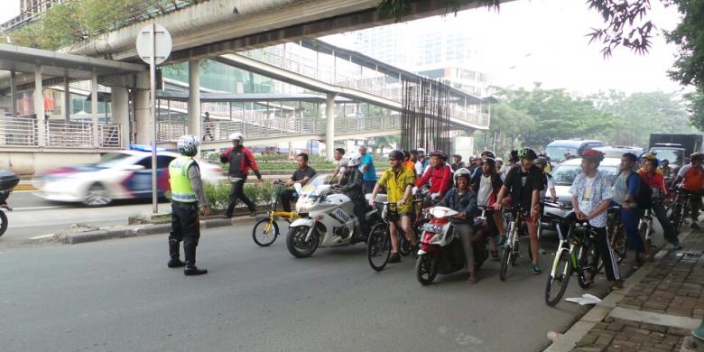 Jokowi Bersepeda Bareng 2 Dubes Distop Rombongan Wapres Boediono